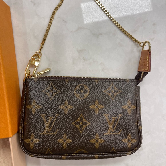 Louis Vuitton monogram mini pochette - Picture 2 of 16